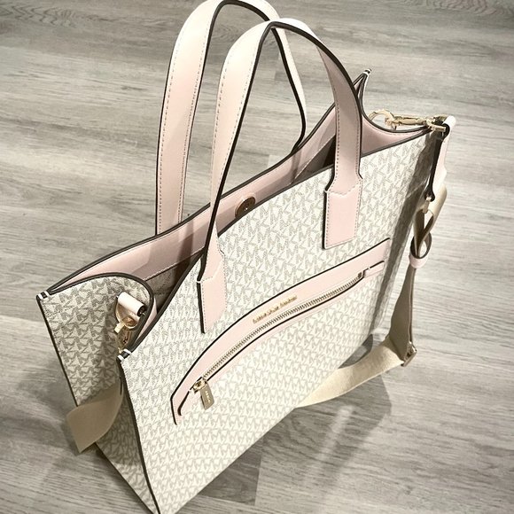 Michael Kors Handbags - $220 OFF! Never-Used Michael Kors Kenley Large Logo Tote Bag